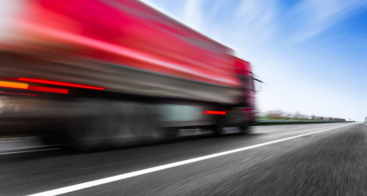 Transport drobnicowy – co to jest i jak wpływa na efektywność łańcucha dostaw?